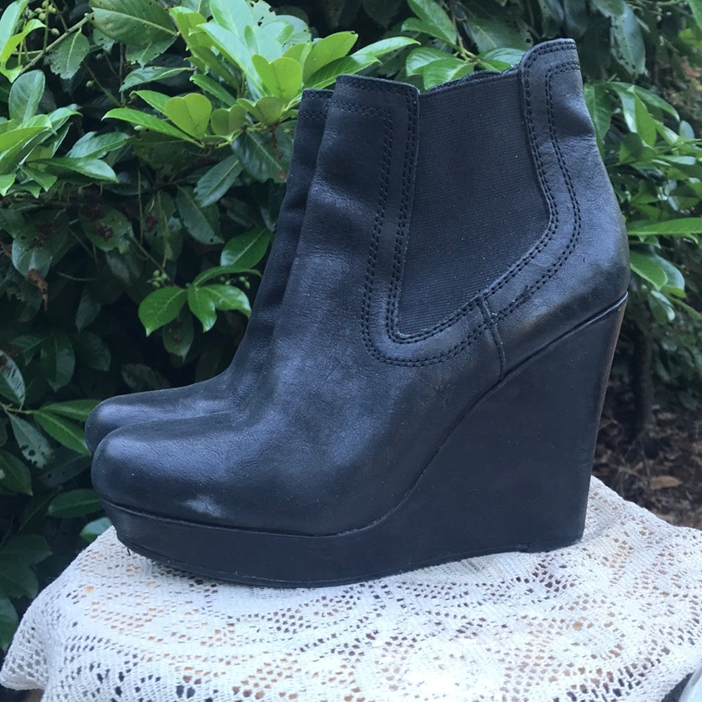 Seychelles black leather platform boot